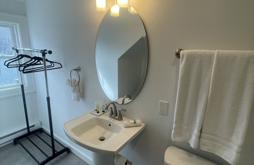 South Kortright Bed & Breakfast | Cozy B&B with WiFi and AC in Terrific South Kortright