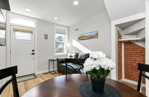 Downtown Baltimore Apartment | Cozy Ba Townhome Near Little Italy I Fells Point