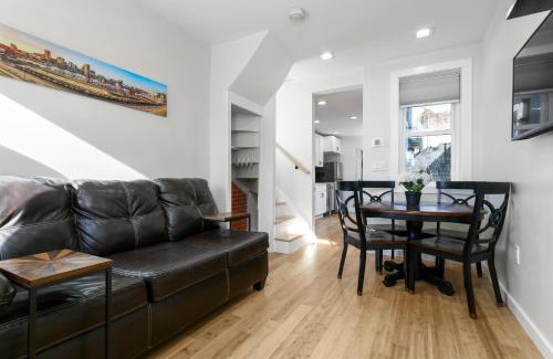 Downtown Baltimore Apartment | Cozy Ba Townhome Near Little Italy I Fells Point