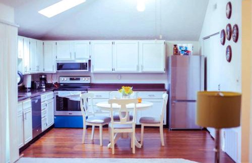 Sioux City Apartment | Cozy Balcony apartment in Morningside