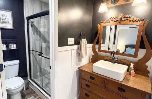Barling House | Cozy Barling Home w/King Bed