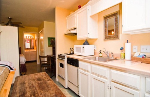Barton Hills Apartment | Cozy Barton Hills Studio | Walk to Zilker Park