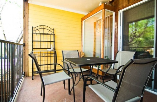 Barton Hills Apartment | Cozy Barton Hills Studio | Walk to Zilker Park
