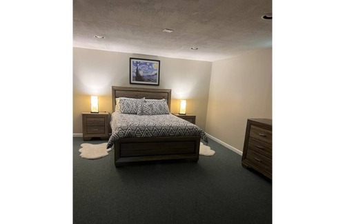 Waldorf House | Cozy basemen/ apartment super close to different entrainment.