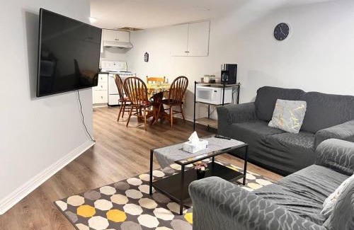 Richmond Hill Apartment | Cozy basement 2 bedroom 2 bath with parking