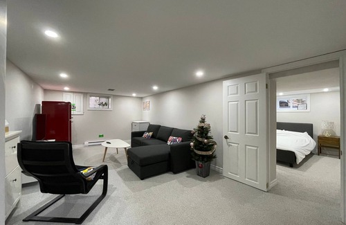 Markland Wood Apartment | Cozy basement apartment