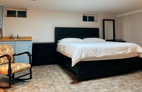 York Regional Municipality House | Cozy basement ensuite close to everything in Newmarket