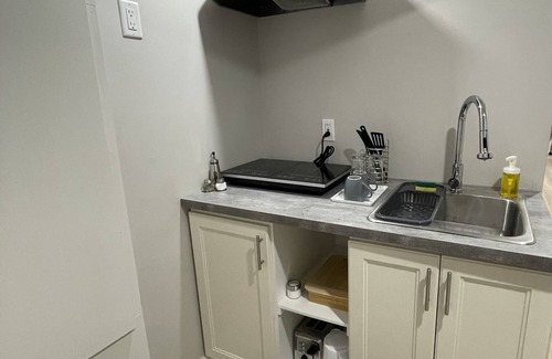 Whitby Apartment | Cozy Basement in Whitby