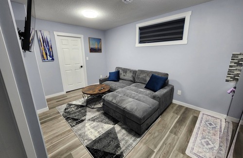 Regina House | Cozy Basement Suite
