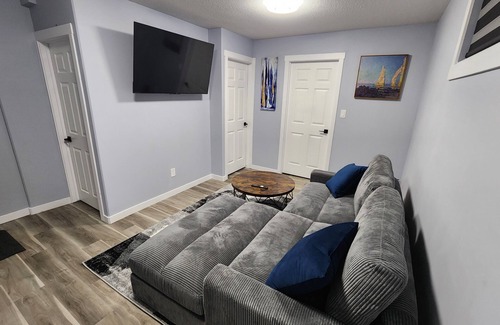 Regina House | Cozy Basement Suite