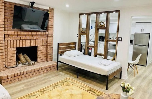 Vaughan House | Cozy Basement Suite Near Hwy 400