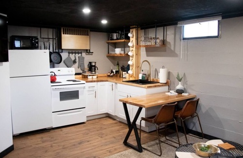 Sheridan Apartment | Cozy Basement w/King Bed |The Yonder Suite