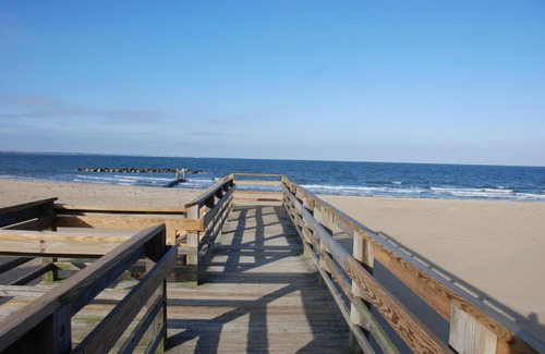 Willoughby Spit House | Cozy Bay View OceanSide cottage