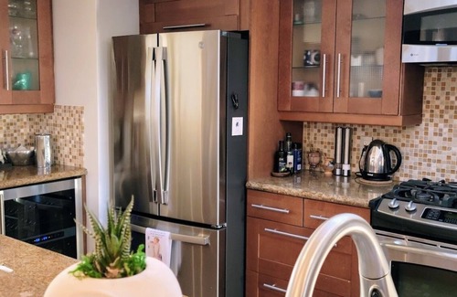Newport Shores House | Cozy Beach Bungalow! Only 5 minute walk to the Beach and Pet Friendly!