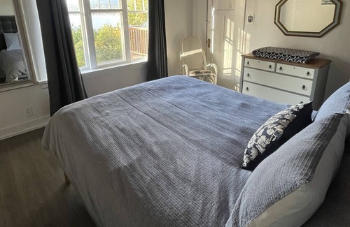 Selma Park Cottage | Cozy beach cottage with stunning ocean and sunset views.