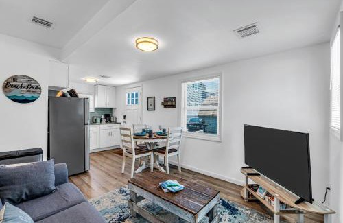 Wall House | Cozy Beach House - 3 Badges, Outdoor Patio, Fire Pit, Grill - 3 Blocks to Beach & Boards