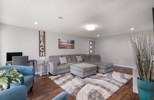 Kettering House | Cozy Beach House Minutes From Downtown!
