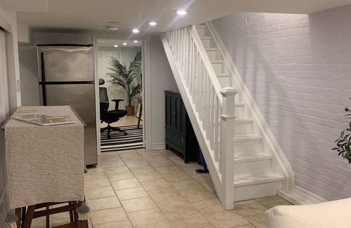 Beach Hill Apartment | Cozy Beaches basement space