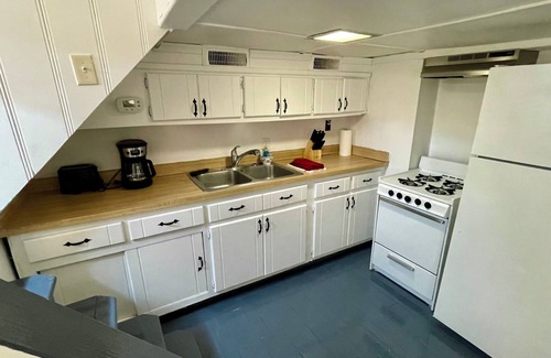 Bayview Apartment | Cozy Beachfront Apartment! 2 bedroom/1 bath, in peaceful East Beach