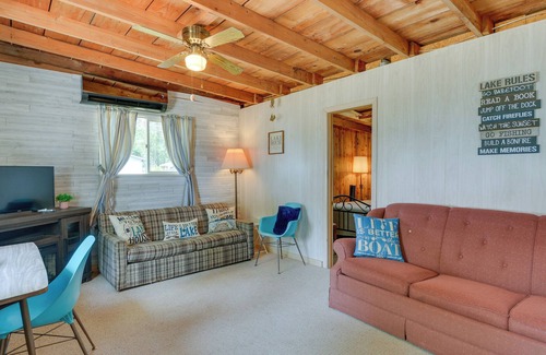 Henderson Cottage | Cozy Beachfront Cottage on Lake Ontario!