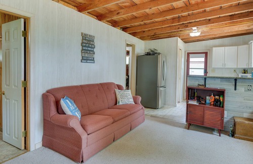 Henderson Cottage | Cozy Beachfront Cottage on Lake Ontario!