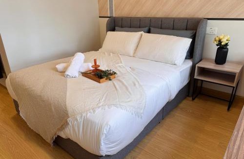 Central District Apartment | Cozy Beachfront Seaview with 2 CarParks FOC Netflix Access and YouTube Premium 3Beds3Bath 6-11pax by Minshuku