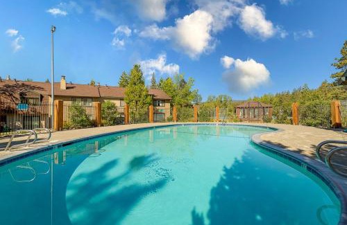 Lake Forest House | Cozy Bear's Lair