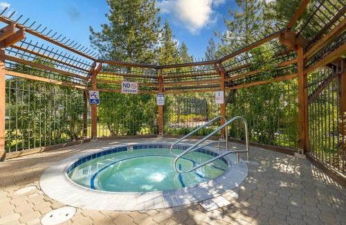 Lake Forest House | Cozy Bear's Lair