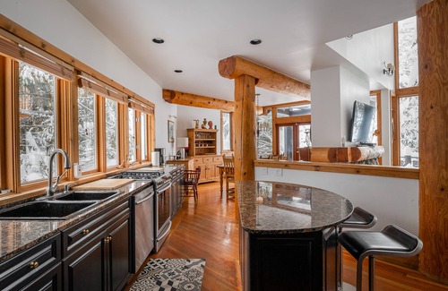 Blueberry Hill Ski Chalet | Cozy Beautiful Chalet with spectacular views of Whistler mountain.