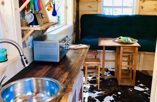 Newport Cabin | Cozy Beavercreek Cabin Retreat – Smoky Mountain Serenity Awaits!