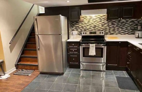 Richmond Hill Apartment | Cozy bedroom Apartment, free wifi, close to trails and lakes,