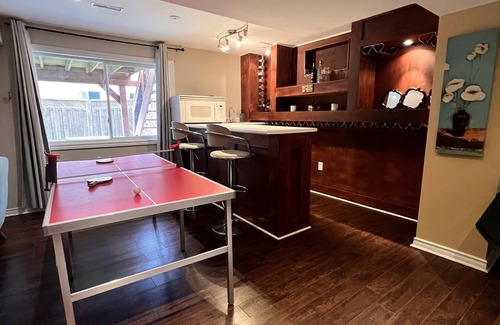 Richmond Hill Apartment | Cozy bedroom Apartment, free wifi, close to trails and lakes,