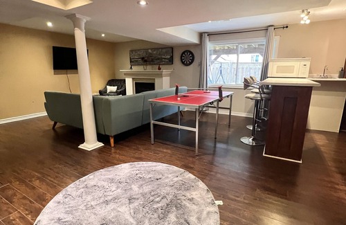 Richmond Hill Apartment | Cozy bedroom Apartment, free wifi, close to trails and lakes,