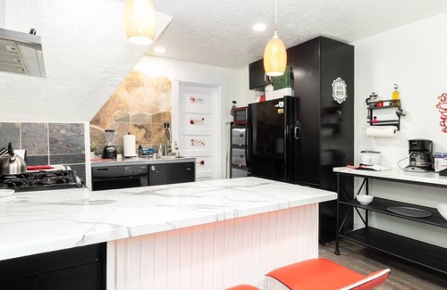 Central City Apartment | Cozy Beehive 3 - QBed Studio 6 min to SLC Downtownn