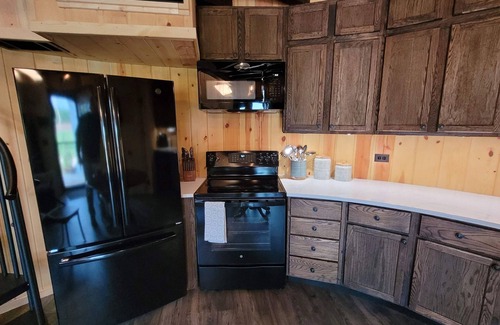 Maxwell Apartment | Cozy Bin 1 bedroom fully furnished short term apartment