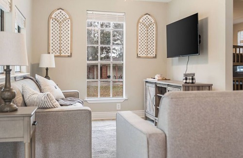Theodore House | Cozy Blue Cottage on the Coast