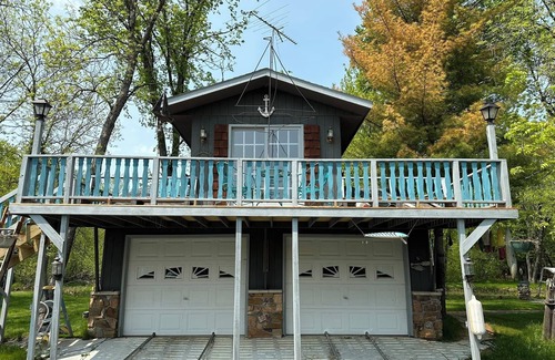 Stevens Point Cottage | Cozy boathouse in enchanting Stevens Point with AC