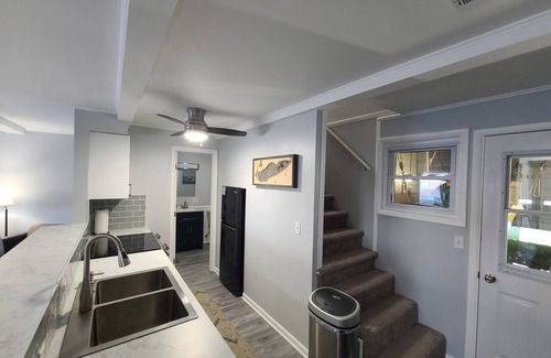 Sandusky House | Cozy boathouse located at the Cedar Point entrance!