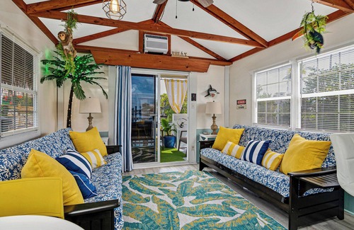 Fort Myers Beach Resort | Cozy Boathouse in Fort Myers Beach