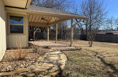 Boerne House | Cozy Boerne home just blocks from the Old No 9 trails and Main Plaza.