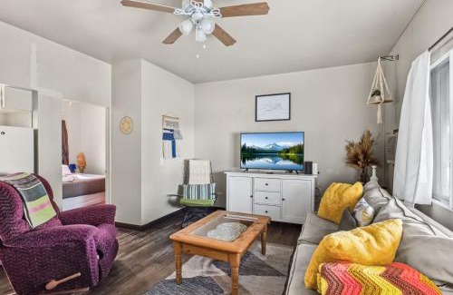 Great Falls Apartment | Cozy Boho Hideaway 1BR Retreat Smart TV