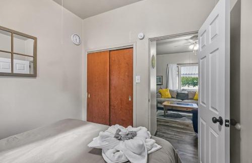 Great Falls Apartment | Cozy Boho Hideaway 1BR Retreat Smart TV