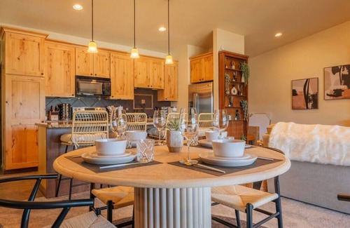 Dillon Condo | Cozy Boho Retreat w/Views of Mountain + Lake