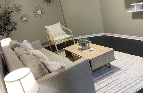 Woodlawn Apartment | Cozy BohoChic Garden Hideaway