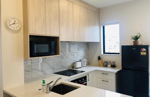 Auckland Bed & Breakfast | Cozy Brand New Townhouse 1