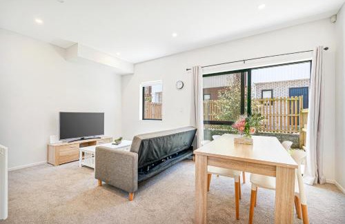 Auckland Villa | Cozy Brand New Townhouse 16