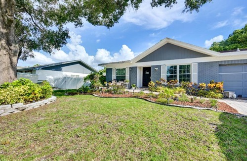 Seffner Community Alliance Apartment | Cozy Brandon Vacation Rental with Shared Pool!