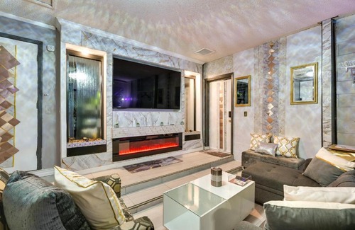 Seffner Community Alliance Apartment | Cozy Brandon Vacation Rental with Shared Pool!