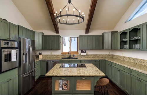 Westridge Ski Chalet | Cozy Breck Chalet - Private Sauna, Hot Tub, Fire Pit + 1.5mi to Breckenridge!