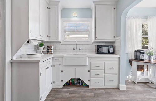 Stockton House | Cozy Brick-house 2BR w/Backyard
